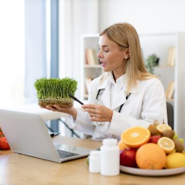 Exploring Essential Qualities: 8 Factors to Consider When Choosing a Holistic Nutritionist